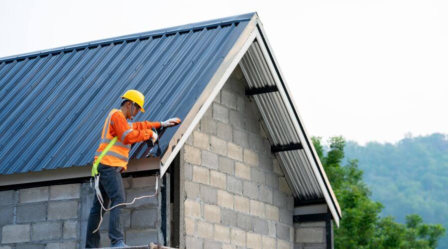 Professional residential roofers in Bark River, MI